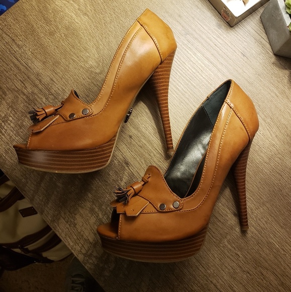 'Simply Vera'  Vera Wang Brown Tassel Heels - Picture 4 of 8